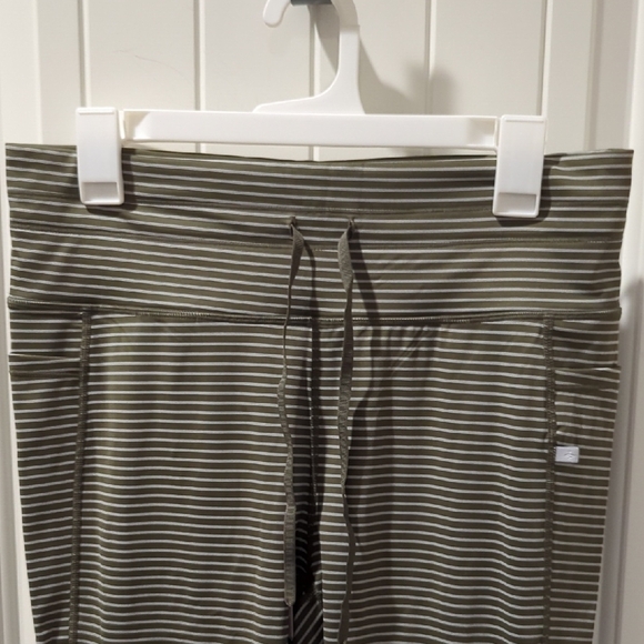 NWT HALARA Striped Olive Green 7/8 Leggings - Picture 3 of 9